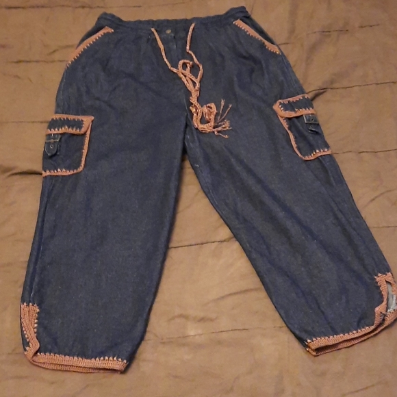 Lew Magram Denim - NWOT Lew Magram embroidered capri cargo pant sz 16